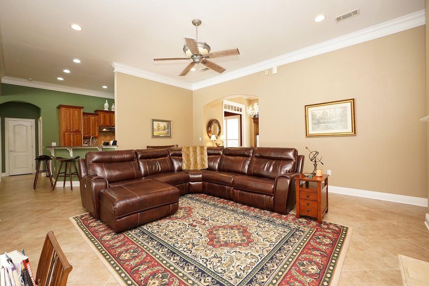 Gorgeous move-in-ready home on an oversized lot! This - photo 10