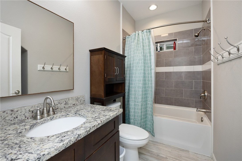 Turn key, coastal charm meets effortless living just minutes - photo 22