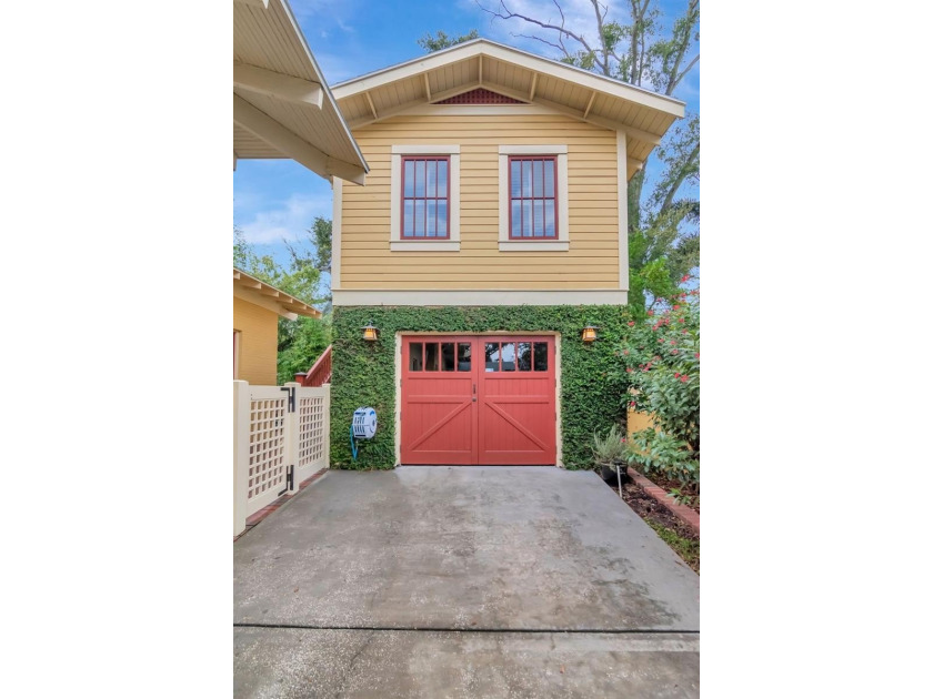 Located in the heart of historic Hyde Park, this beautifully - photo 22