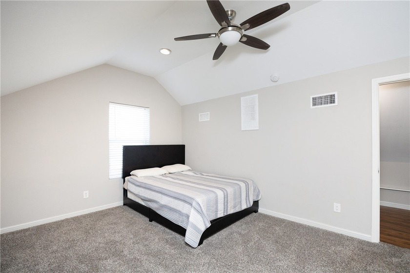 Turn key, coastal charm meets effortless living just minutes - photo 24