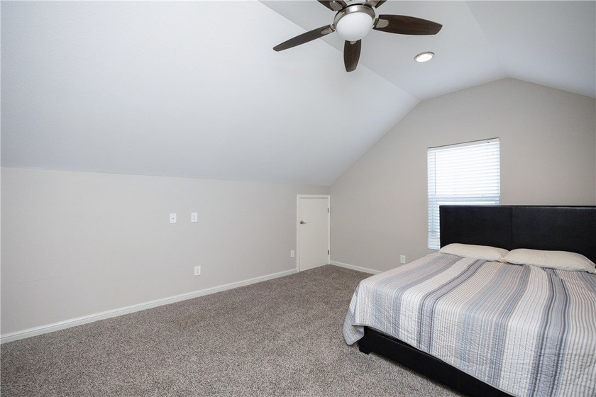 Turn key, coastal charm meets effortless living just minutes - photo 25
