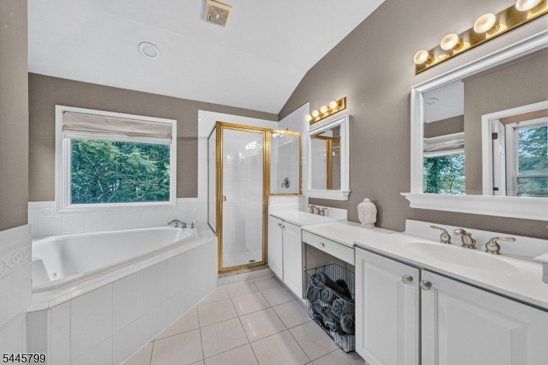 Spectacular Colonial in Sought-After Vizcaya Estates! Welcome to - photo 26