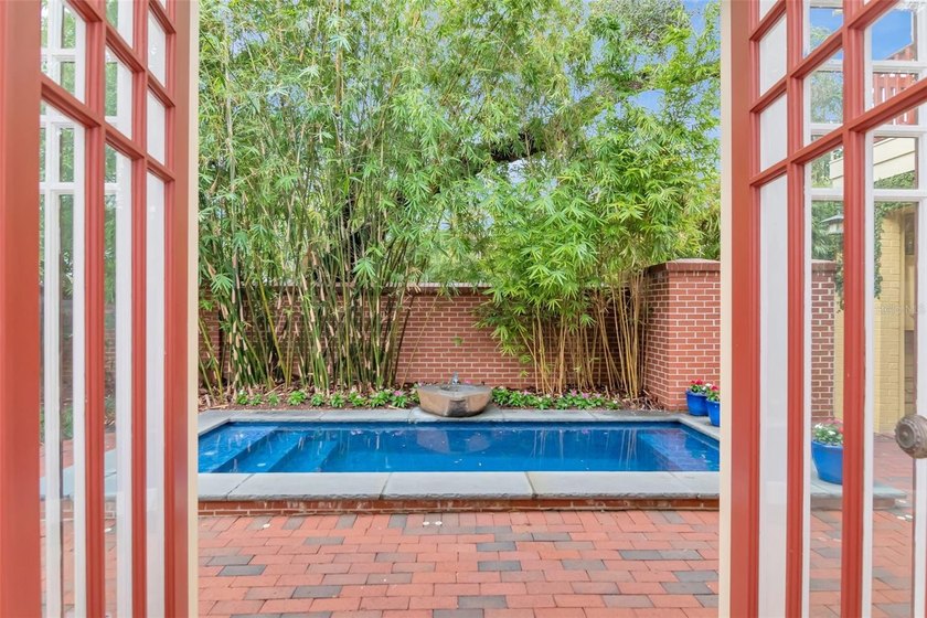 Located in the heart of historic Hyde Park, this beautifully - photo 26