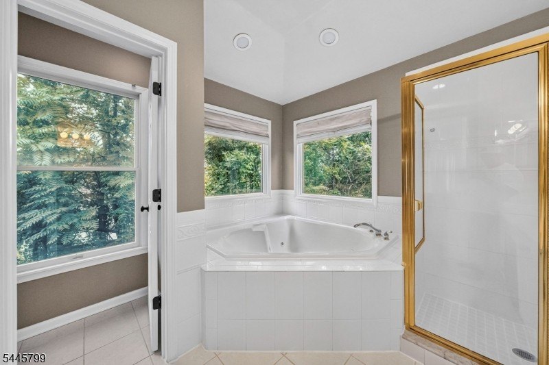 Spectacular Colonial in Sought-After Vizcaya Estates! Welcome to - photo 27
