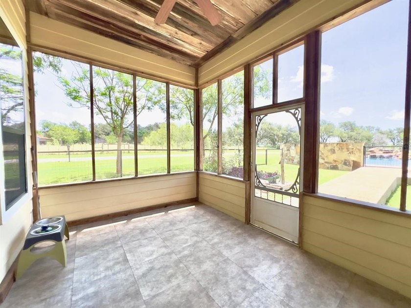 Rare opportunity to acquire a home in the heart of the hill - photo 8