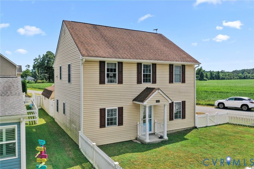 Welcome to this beautiful 1,843 sq ft traditional two-story - photo 2