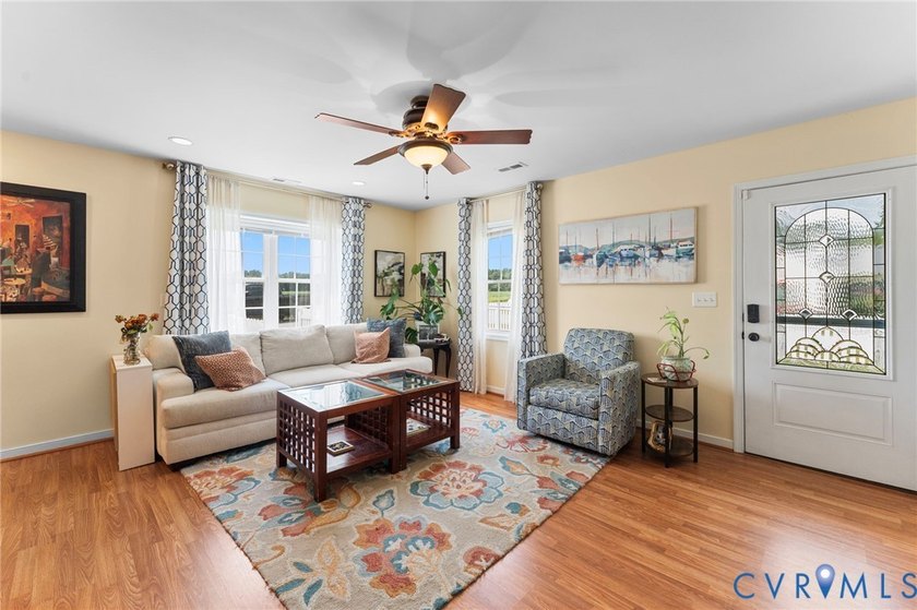 Welcome to this beautiful 1,843 sq ft traditional two-story - photo 4