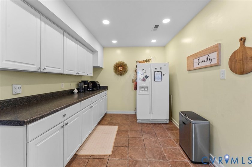 Welcome to this beautiful 1,843 sq ft traditional two-story - photo 9