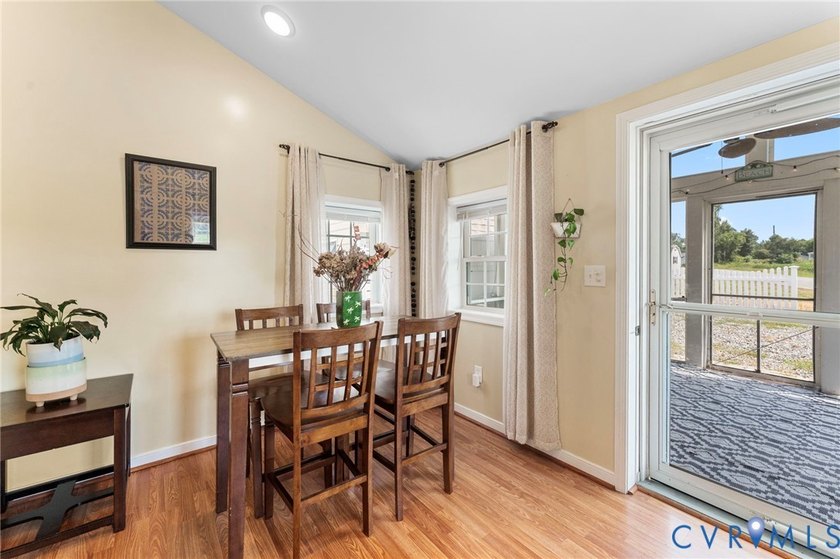 Welcome to this beautiful 1,843 sq ft traditional two-story - photo 10