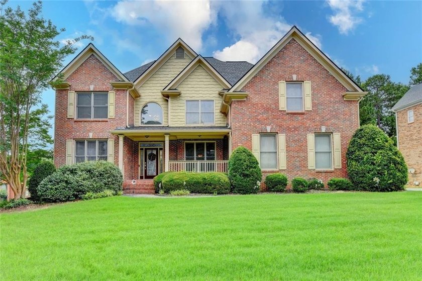 Welcome to this beautifully designed 5-bedroom, 4-bathroom home - photo 2