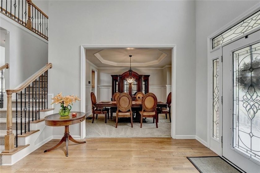 Welcome to this beautifully designed 5-bedroom, 4-bathroom home - photo 6