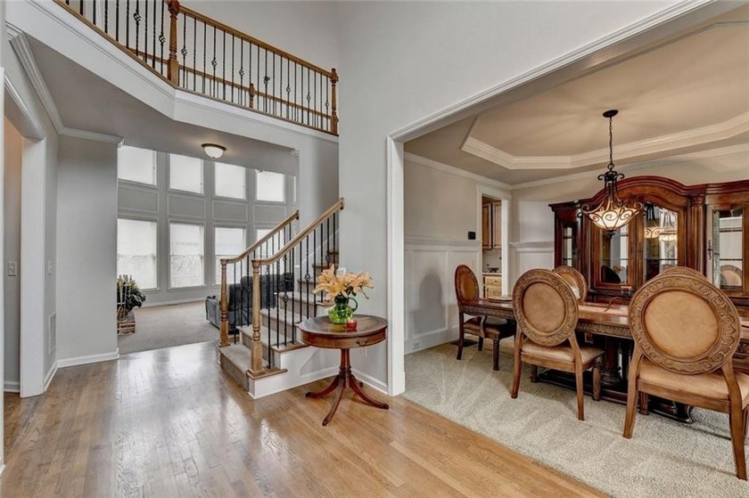 Welcome to this beautifully designed 5-bedroom, 4-bathroom home - photo 8