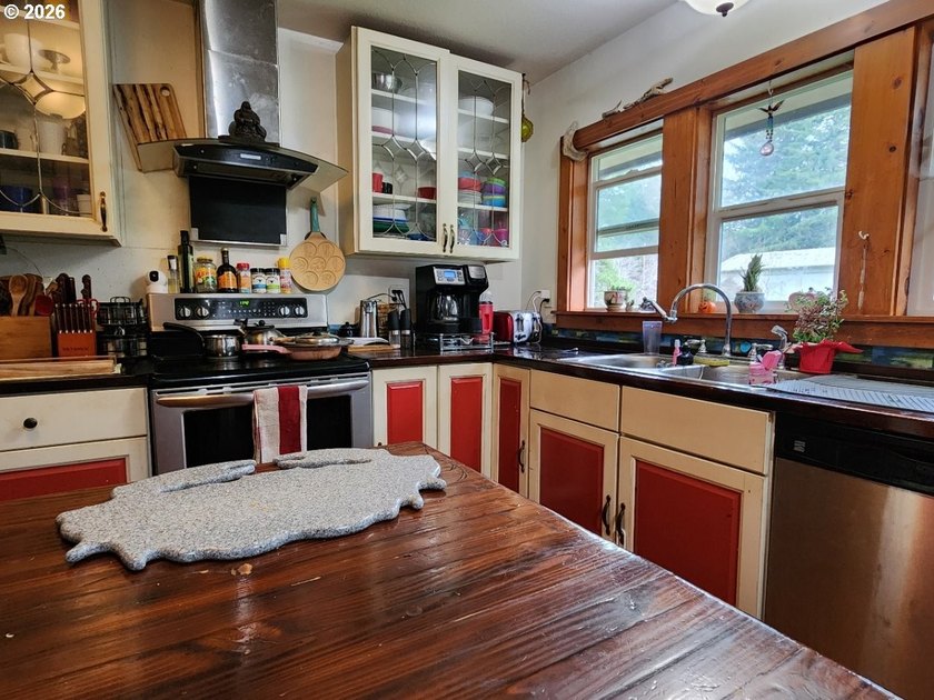 Tucked away among the Trees, this private Country retreat offers - photo 19