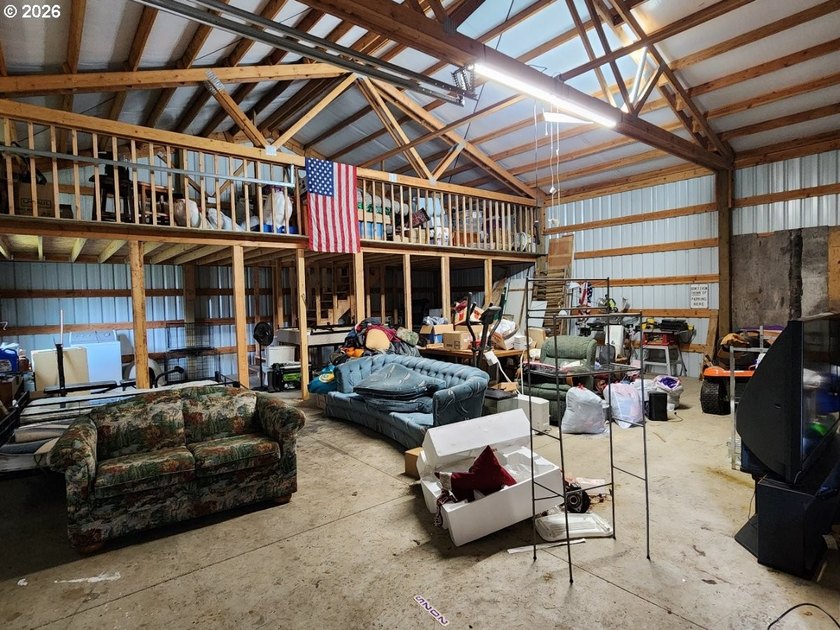 Tucked away among the Trees, this private Country retreat offers - photo 20