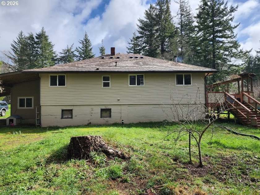 Tucked away among the Trees, this private Country retreat offers - photo 25
