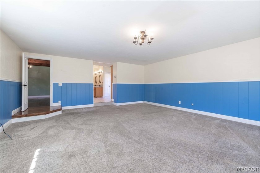 Welcome to this gorgeous Estate on over an acre of beautifully - photo 30