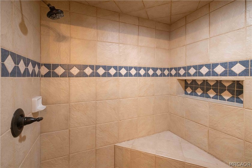 Welcome to this gorgeous Estate on over an acre of beautifully - photo 32