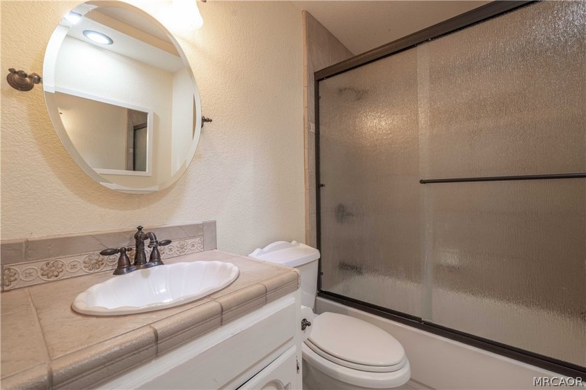 Welcome to this gorgeous Estate on over an acre of beautifully - photo 42