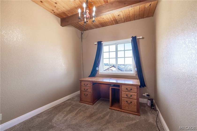 Welcome to this gorgeous Estate on over an acre of beautifully - photo 46