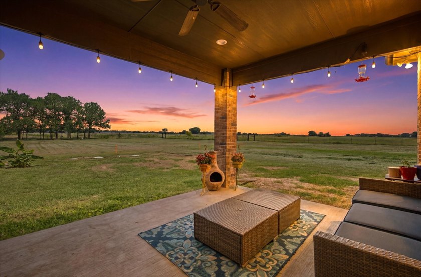 Escape to peaceful country living with this rare ONE STORY - photo 2