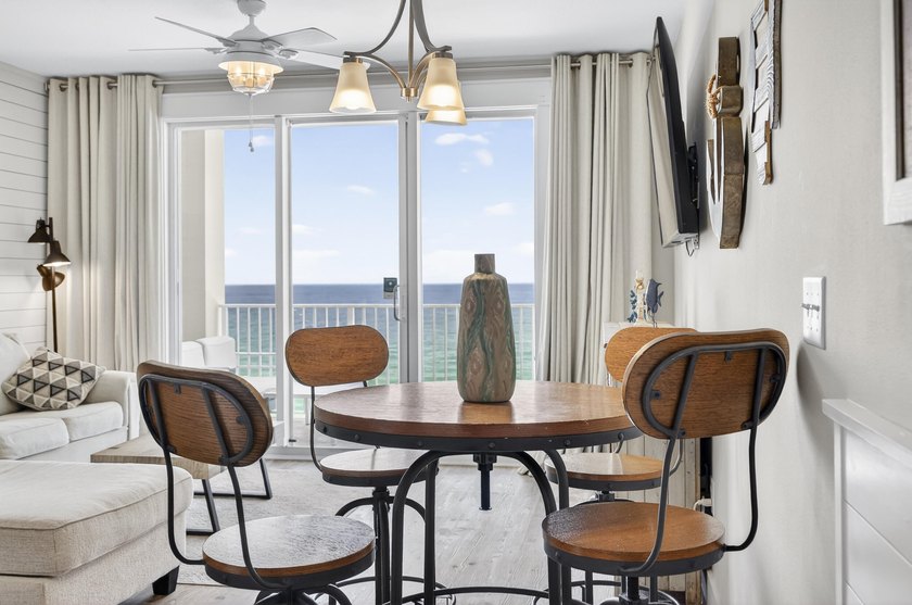 This is a MUST SEE! TOTALLY RENOVATED 1 bed / 2 ba at Majestic - photo 3