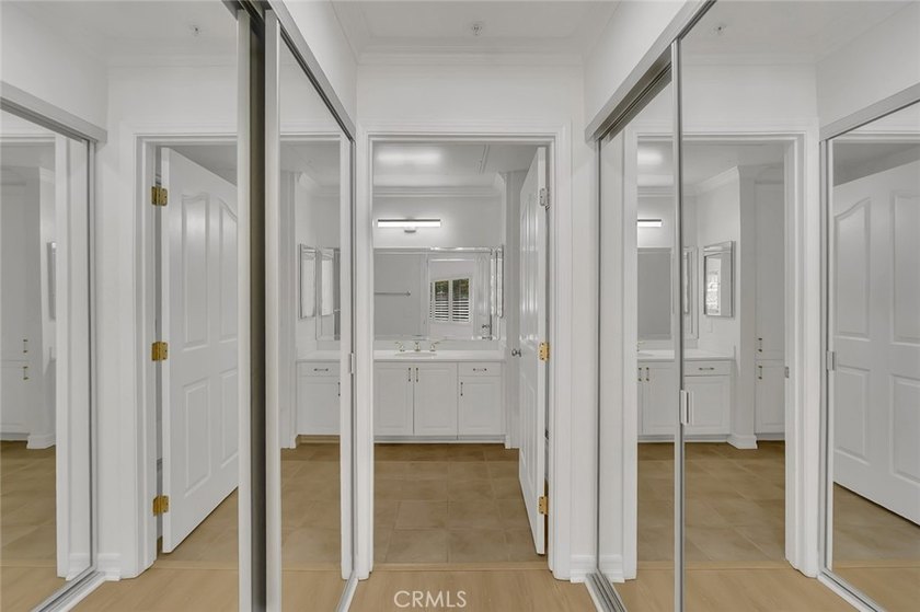 Discover luxurious single-level living in this well appointed 2 - photo 13