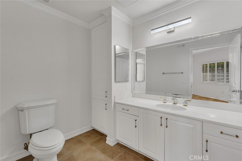 Discover luxurious single-level living in this well appointed 2 - photo 15