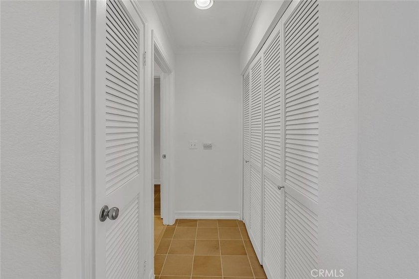 Discover luxurious single-level living in this well appointed 2 - photo 16