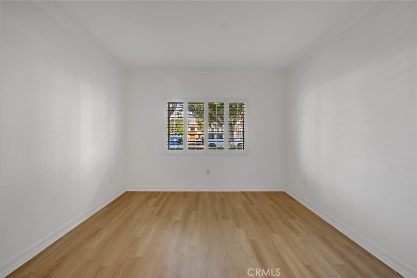 Discover luxurious single-level living in this well appointed 2 - photo 17
