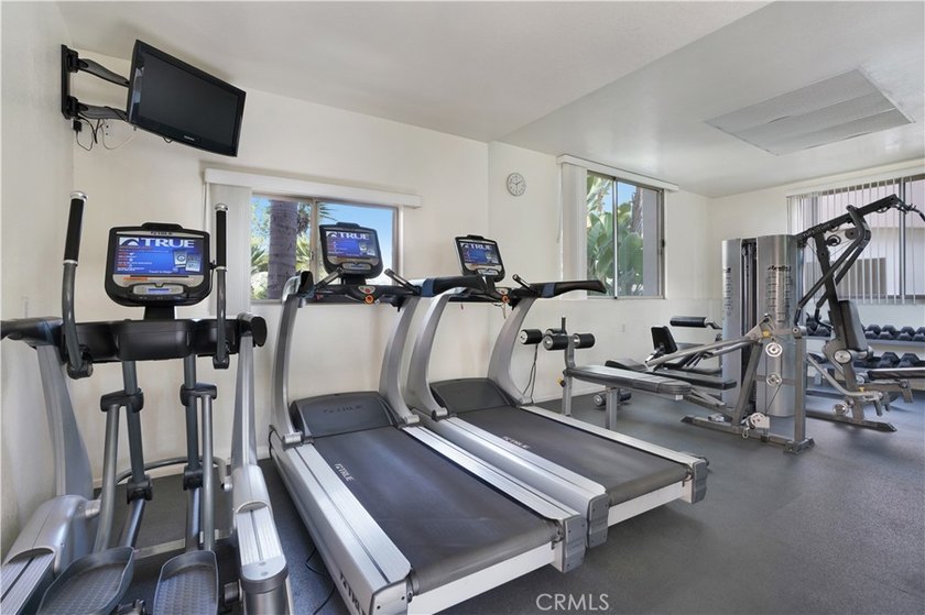 Discover luxurious single-level living in this well appointed 2 - photo 29