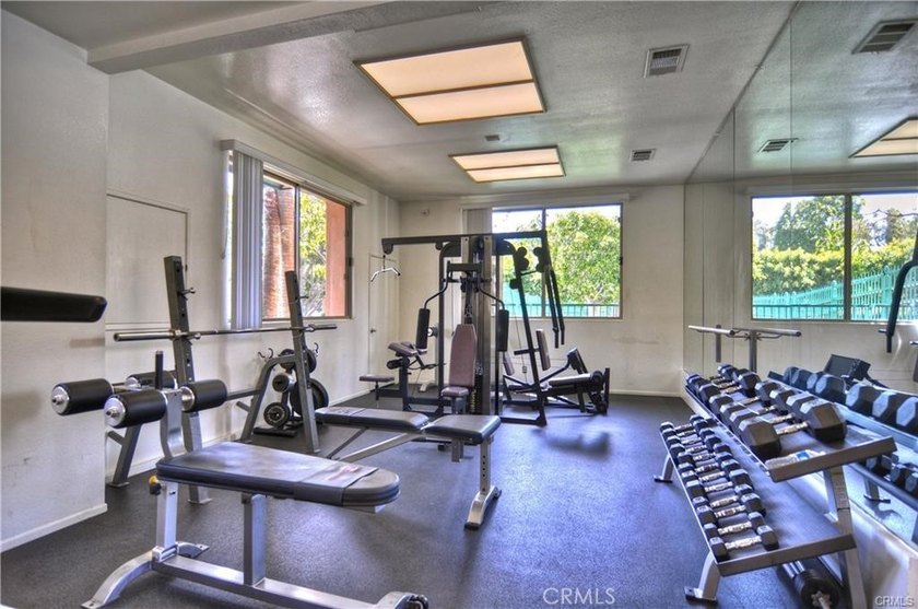 Discover luxurious single-level living in this well appointed 2 - photo 30