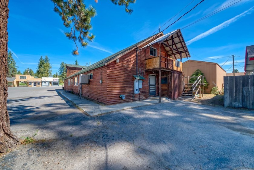 Nestled in the heart of the Lost Sierra, the iconic Log Cabin - photo 42