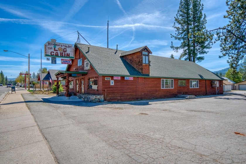Nestled in the heart of the Lost Sierra, the iconic Log Cabin - photo 44