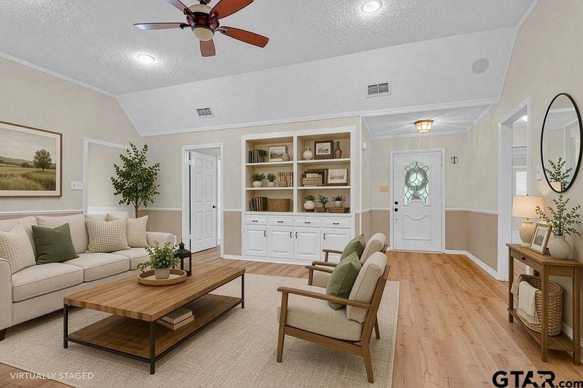 Looking for a well maintained and updated home in Hideaway? You - photo 4