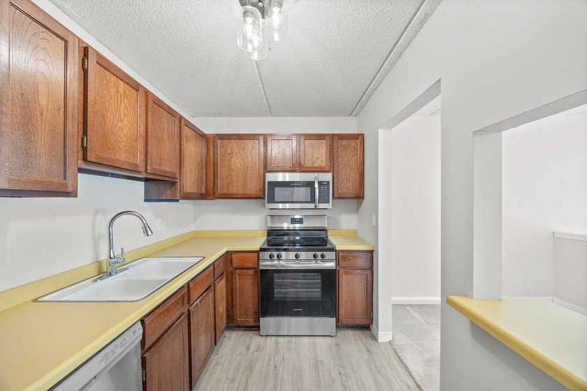 Welcome Home! Greenbrier Village has so many amenities, you can - photo 16