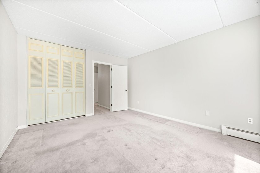 Welcome Home! Greenbrier Village has so many amenities, you can - photo 22