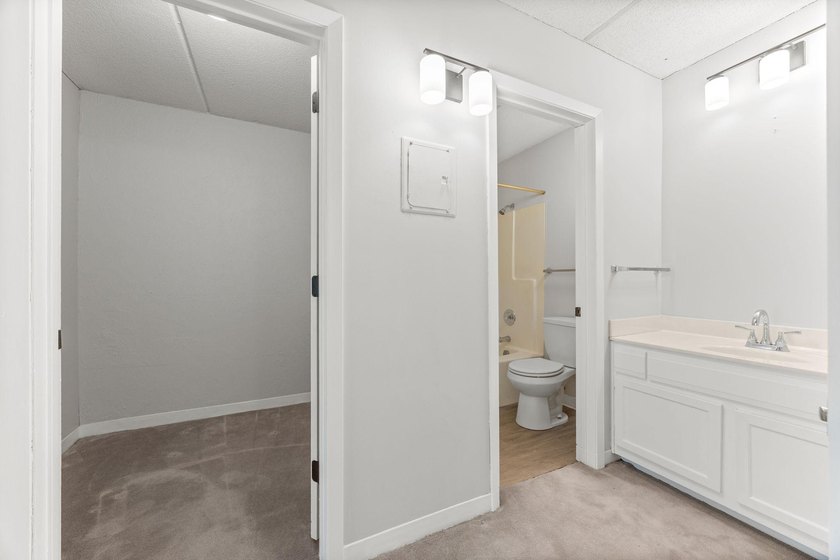 Welcome Home! Greenbrier Village has so many amenities, you can - photo 23