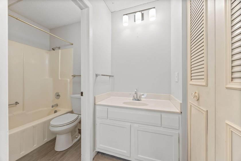 Welcome Home! Greenbrier Village has so many amenities, you can - photo 24