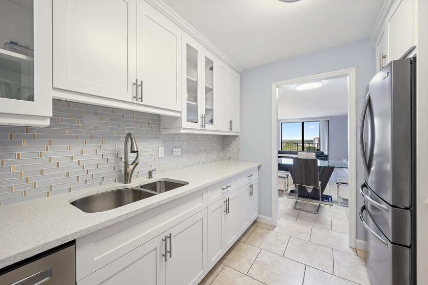 Experience exceptional waterfront living in the sought-after - photo 7