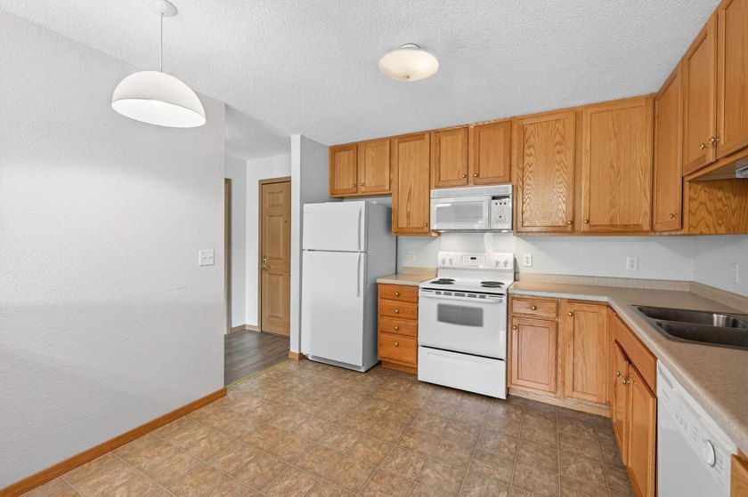55+ building (80% of units must be 55+, 20% open to any age - - photo 10