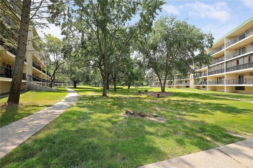 Welcome Home! Greenbrier Village has so many amenities, you can - photo 43