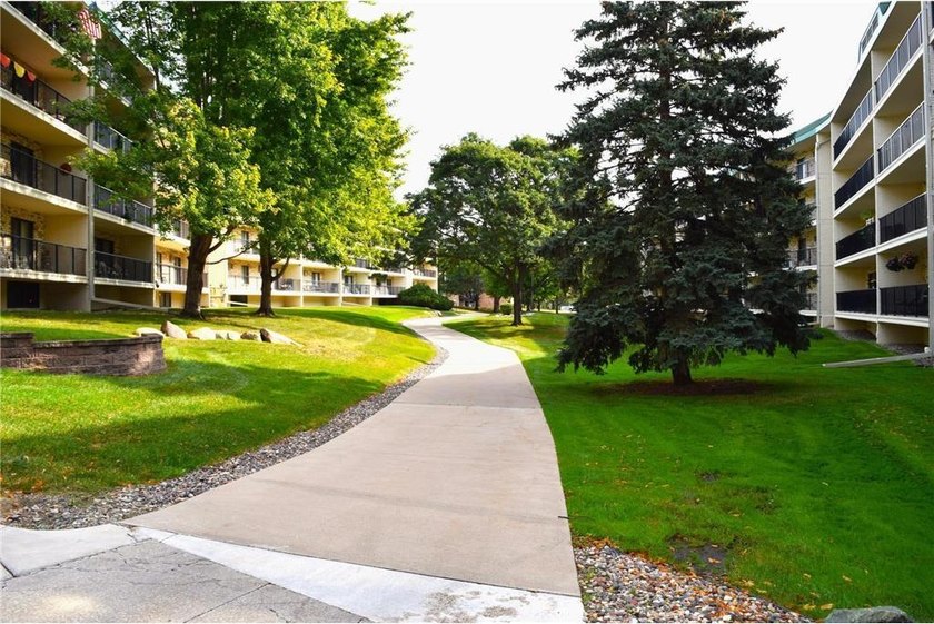 Welcome Home! Greenbrier Village has so many amenities, you can - photo 44