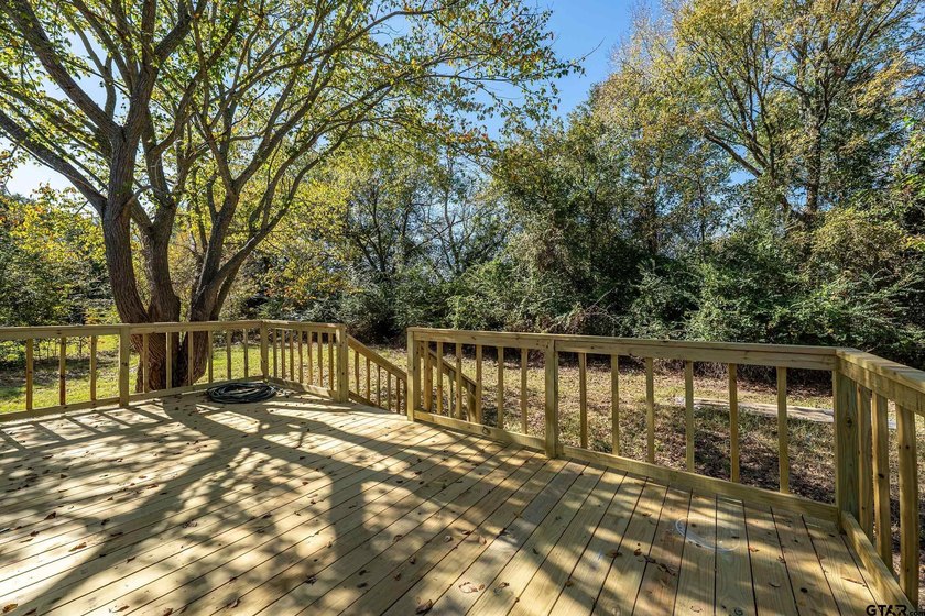 Welcome to this beautifully updated 4-bedroom, 2-bathroom mobile - photo 10