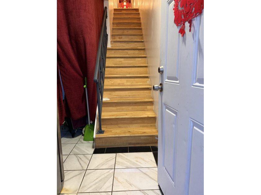 Investors delight. This 5 bedroom house can easily be used as a - photo 4