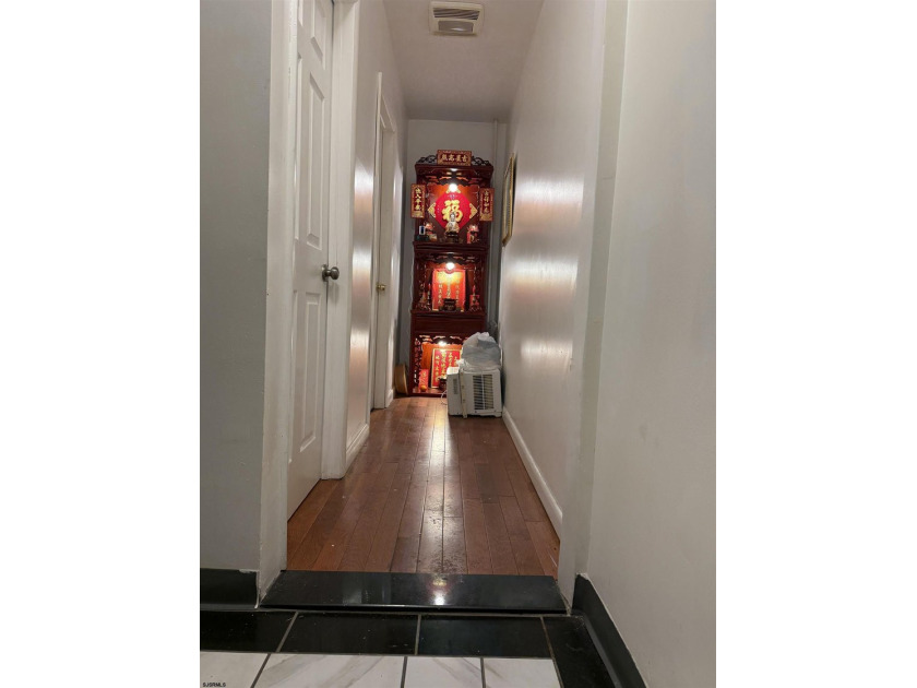 Investors delight. This 5 bedroom house can easily be used as a - photo 5