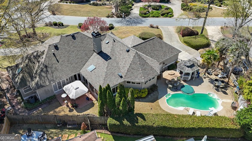 Stunning large Ranch home. No Stairs! Perfect for those who like - photo 6