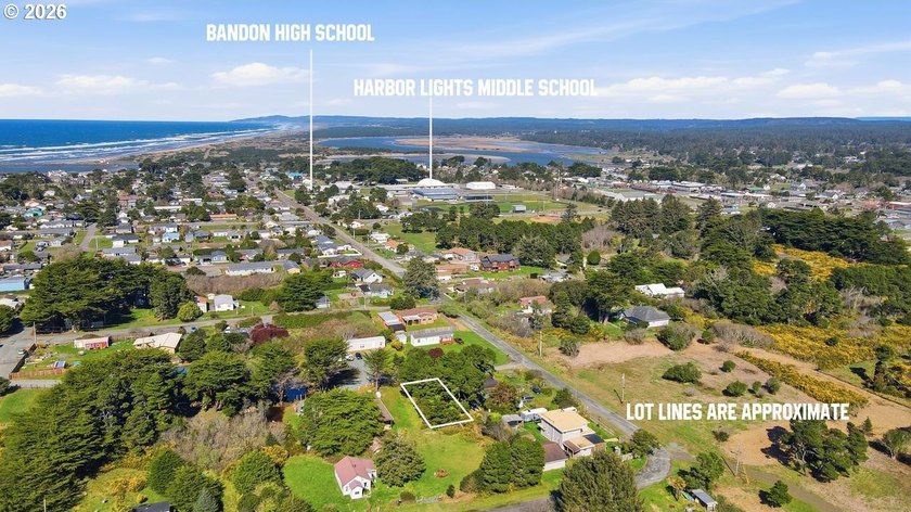 Opportunity awaits in scenic Bandon! Situated on 0.18 acres - photo 2