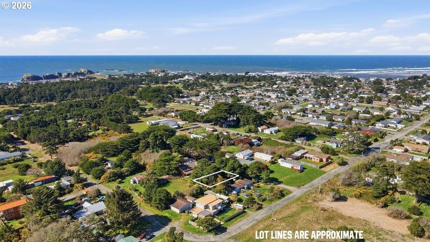Opportunity awaits in scenic Bandon! Situated on 0.18 acres - photo 3