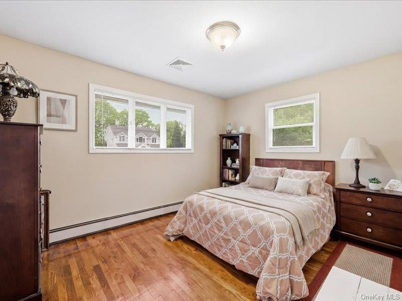 Welcome to this beautifully maintained three bedroom, 2 bath - photo 4