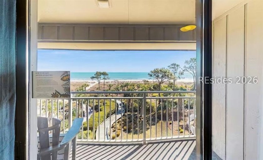 Gorgeous top floor, expansive ocean front view from your private - photo 2